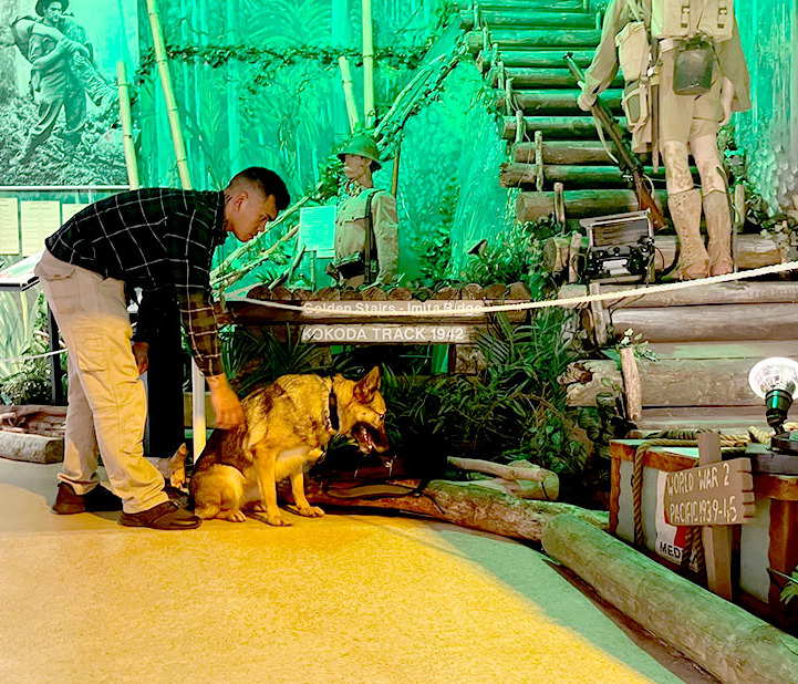 RAAF Chuon with Hemi at Kokoda